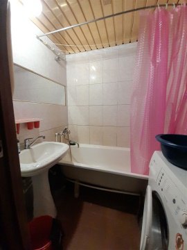 3-к квартира, 9/9 эт., 64м²